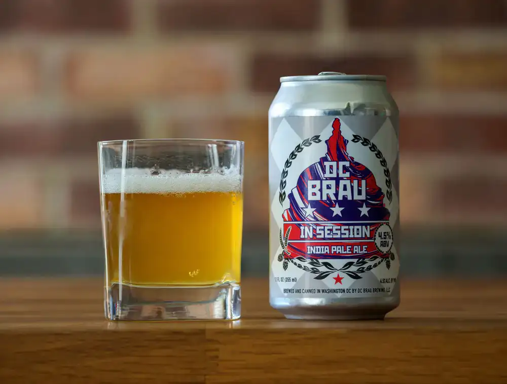 Kühles India Pale Ale mit Kondenswasser am Glas
